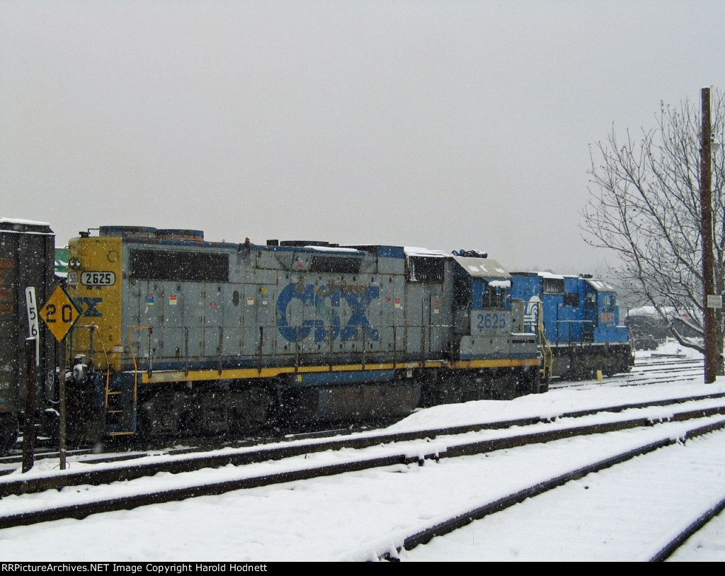CSX 2625 & 8651 outside the yard office